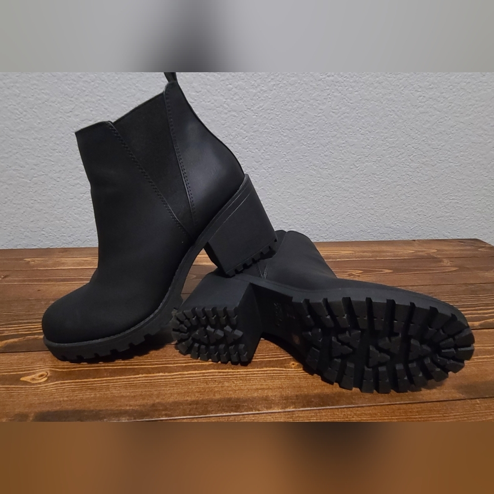 Dirty Laundry Black Ankle Booties